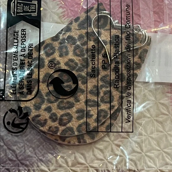 Leopard Print Earrings NIP - Picture 2 of 2